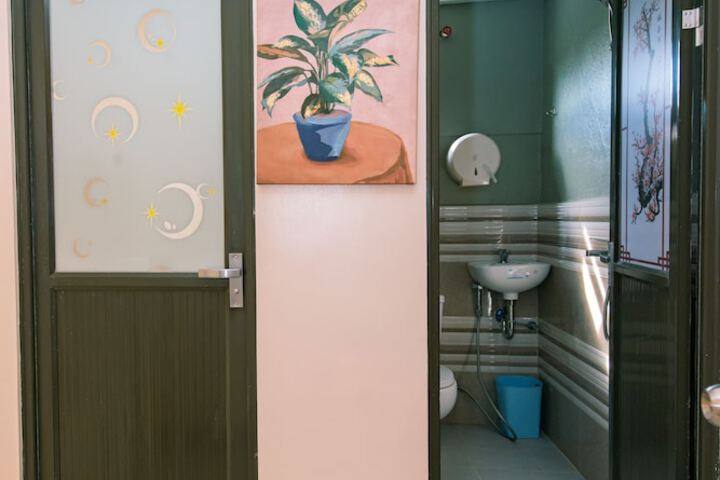Room 70 of 90
