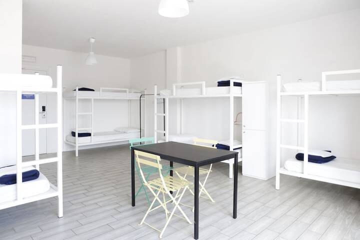 Room 28 of 64