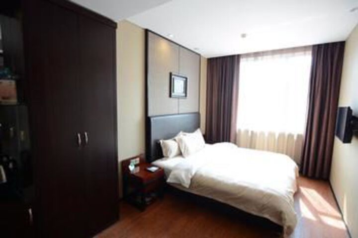 Room 8 of 13