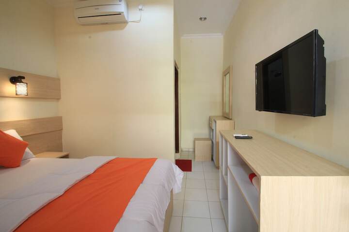 Room 13 of 37
