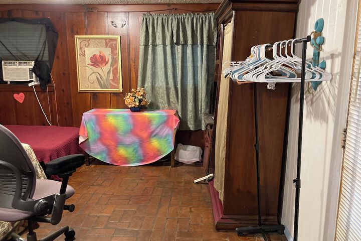 Room 25 of 43