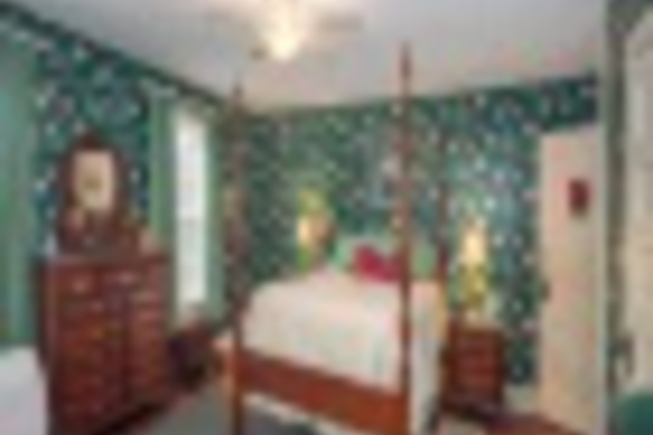Room 27 of 84