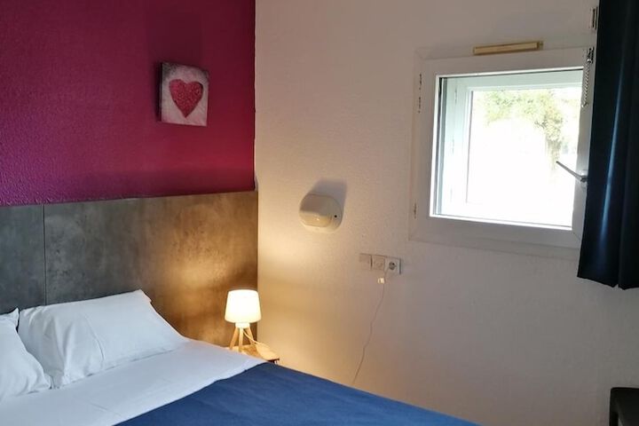 Room 7 of 28