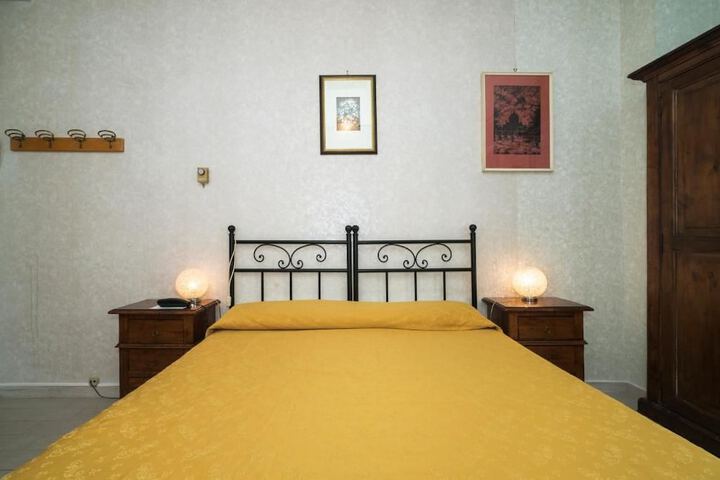 Room 2 of 34