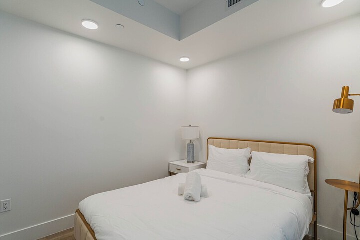Room 9 of 48