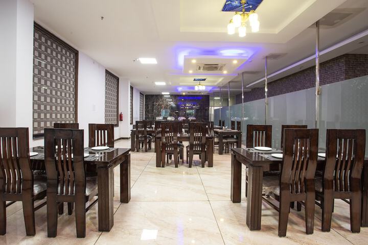 Dining 6 of 17
