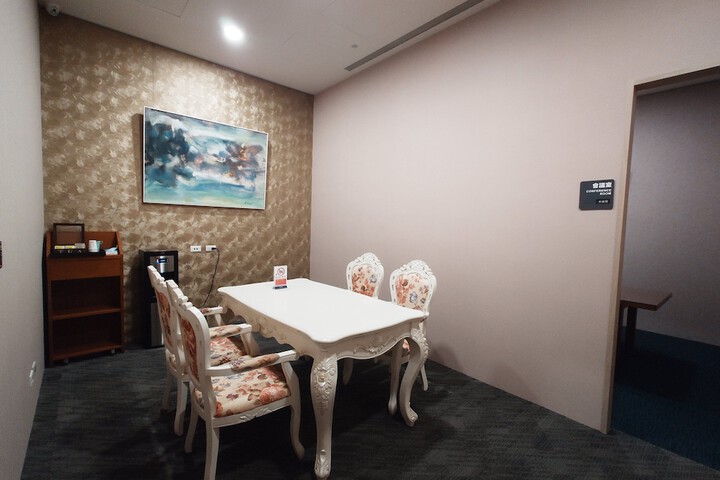 Business Center 76 of 92