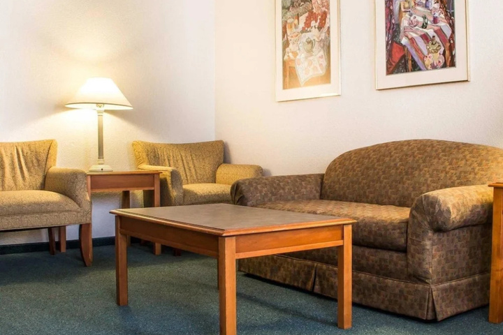 Room 4 of 27