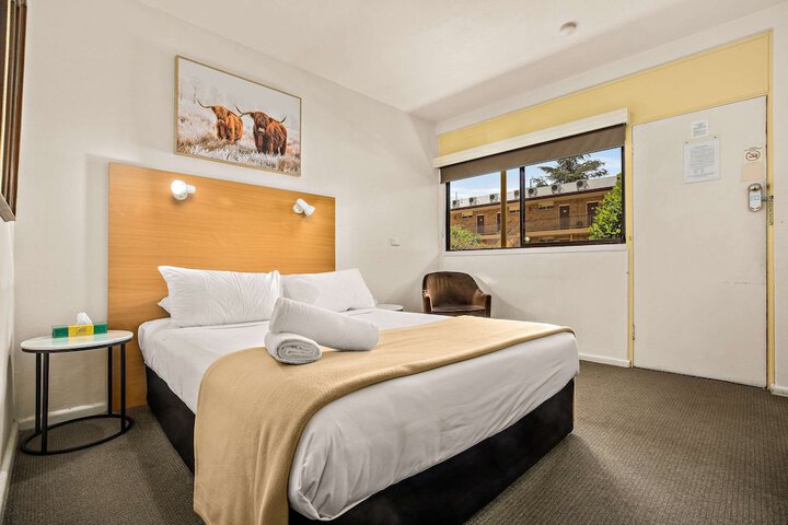 Room 9 of 25