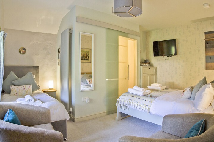 Room 28 of 61