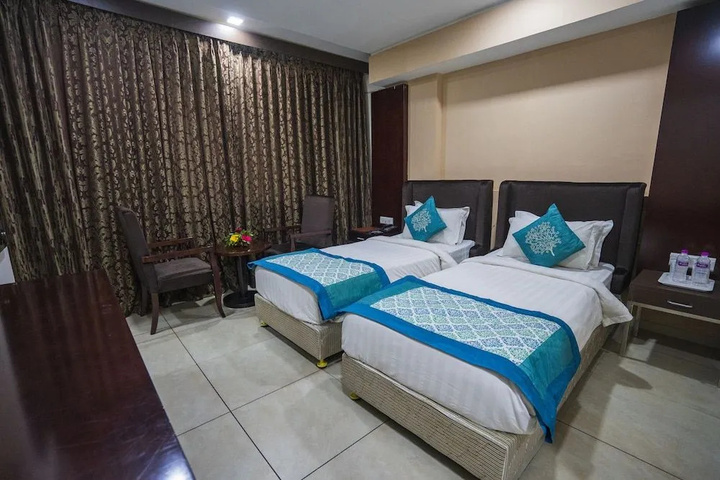 Room 6 of 25