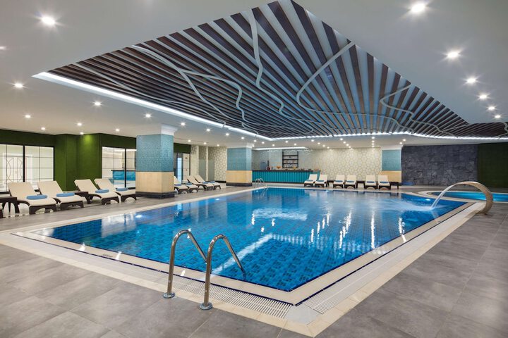 Pool 44 of 160