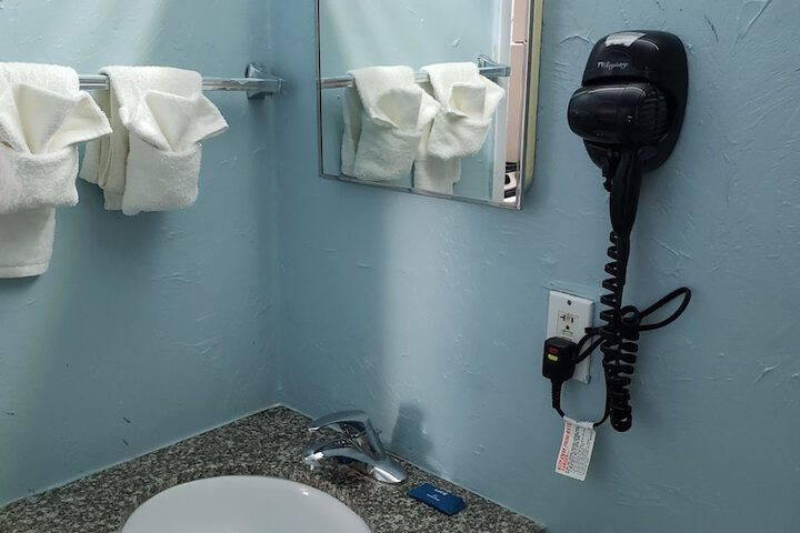 Bathroom sink