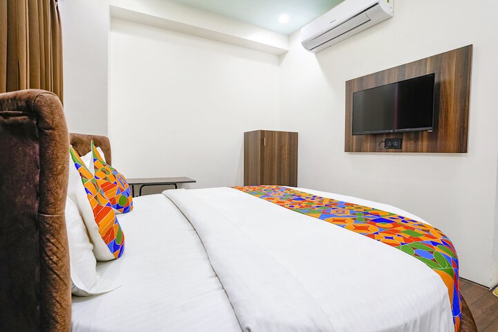 Room 18 of 25
