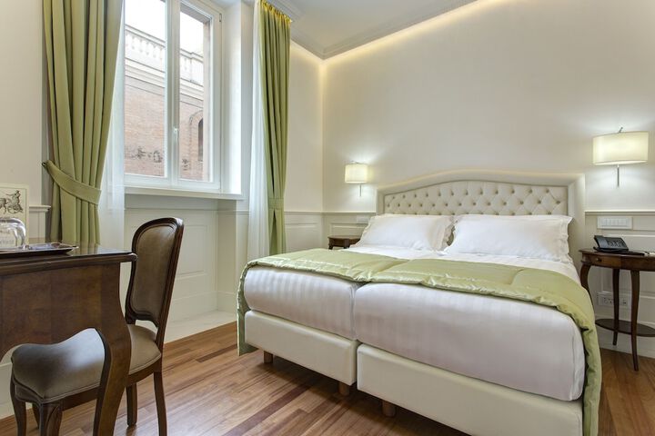 Room 14 of 83