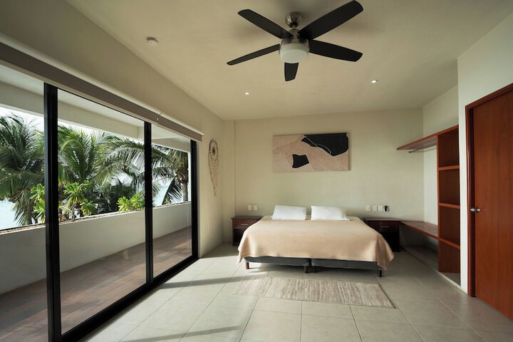 Room 35 of 73