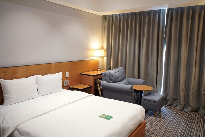Room 8 of 19