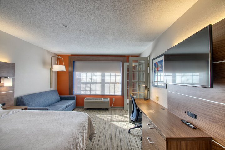 Room 13 of 81