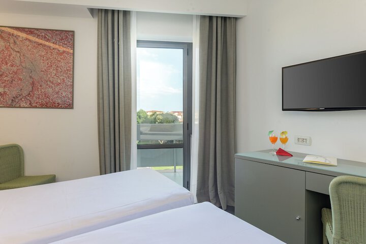 Room 40 of 138
