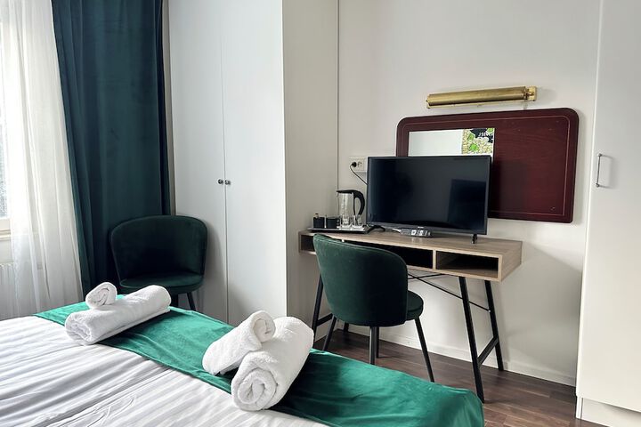 Room 17 of 25
