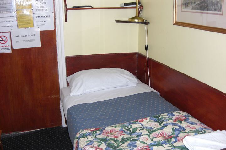 Room 16 of 60