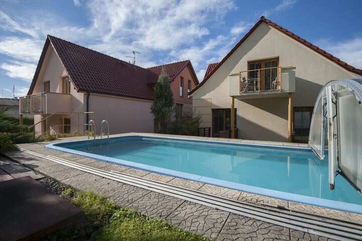 Pool 115 of 140