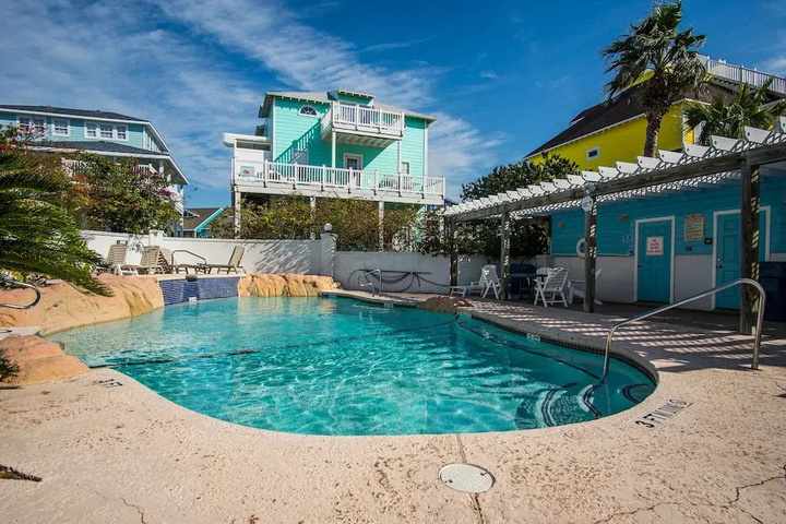 Pool 4 of 6