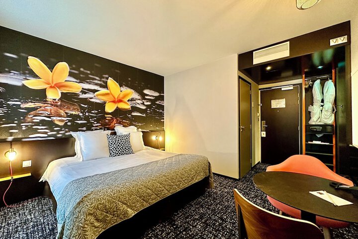 Room 18 of 74