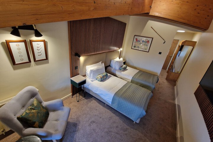 Room 6 of 27