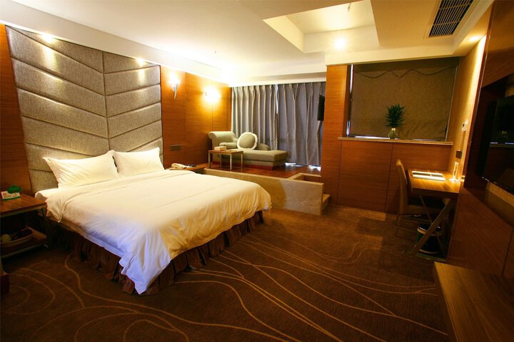 Room 10 of 20