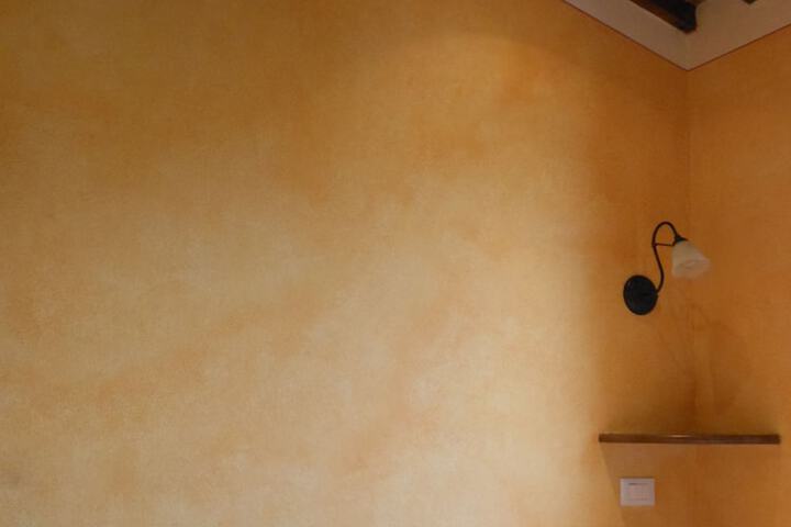 Room 6 of 18