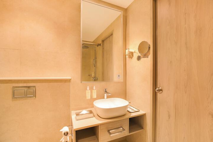 Room 43 of 62