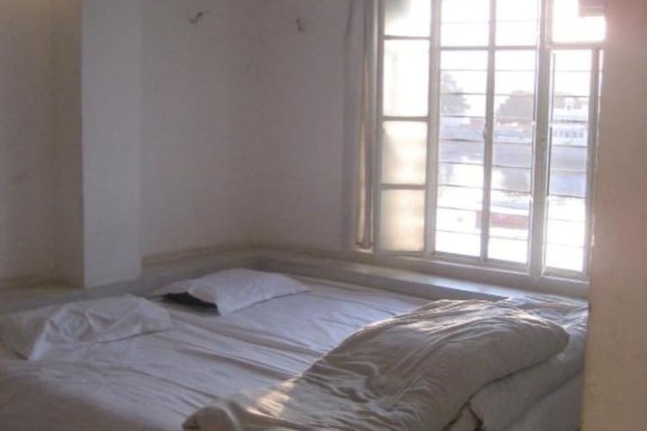 Room 8 of 12