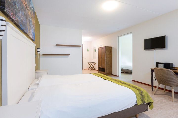 Room 4 of 22