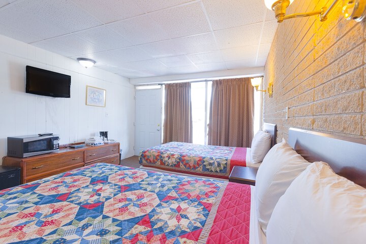 1 Queen Bed (23 of 26)