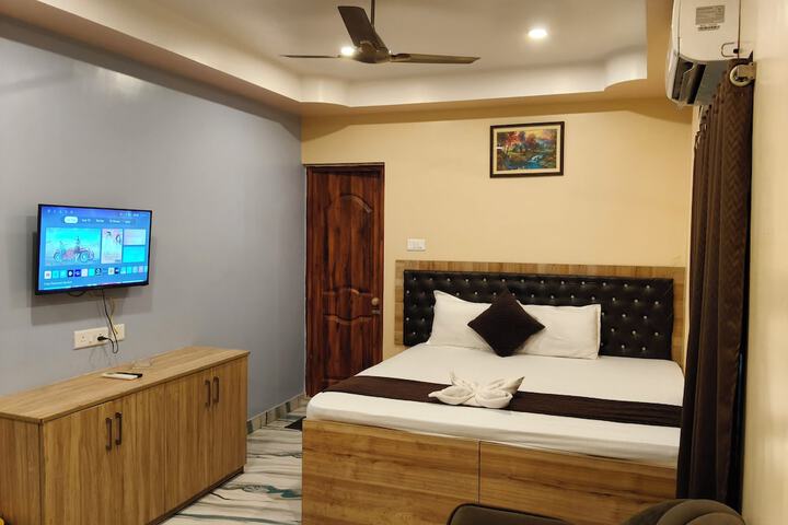 Room 2 of 6