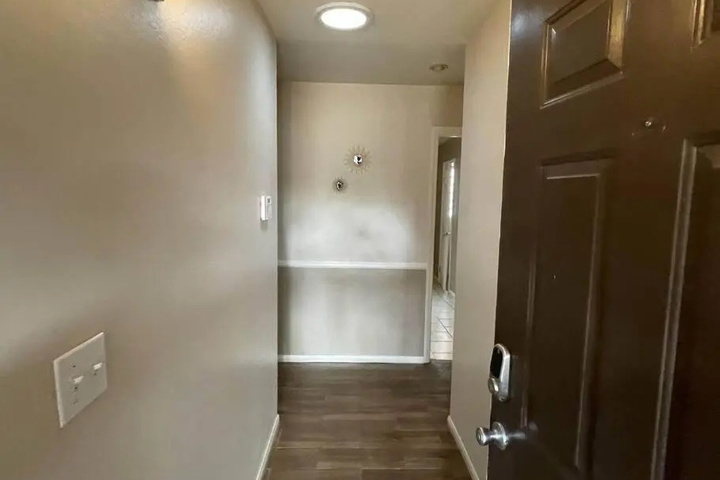 Room 9 of 17