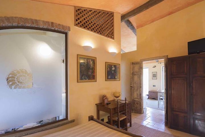 Room 4 of 38