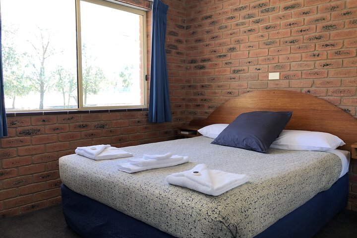Room 4 of 32