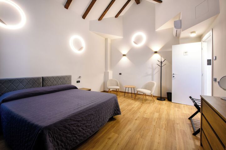 Room 21 of 52