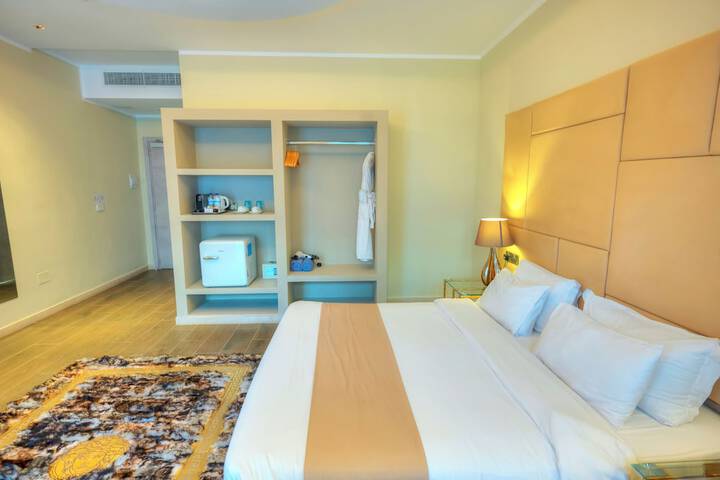 Room 42 of 117