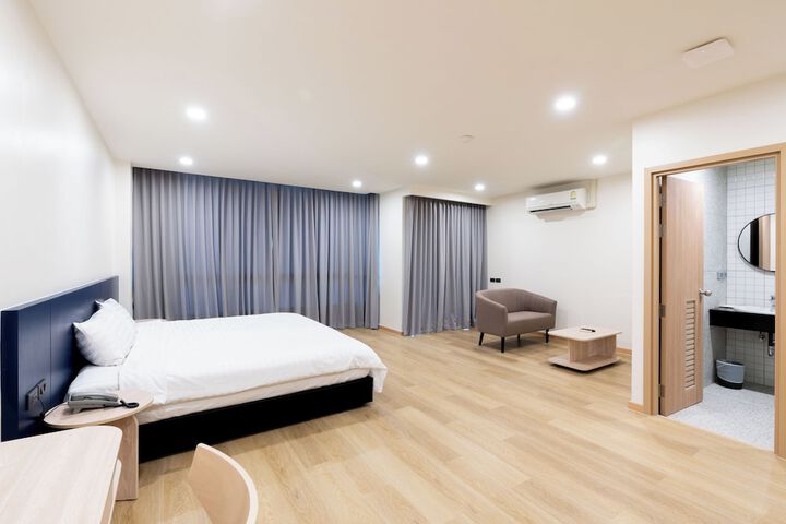 Room 32 of 64