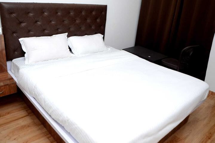 Room 4 of 23