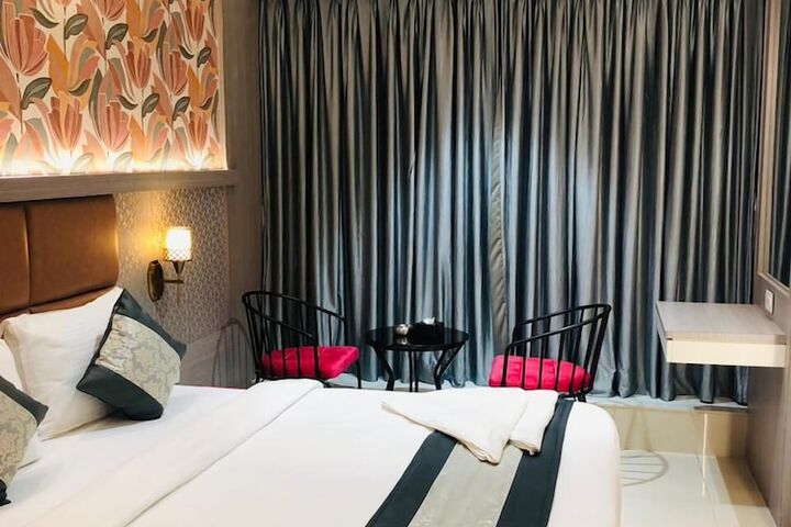 Room 13 of 22