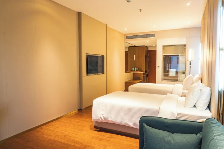 Room 16 of 53
