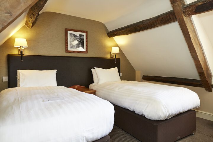Room 4 of 27