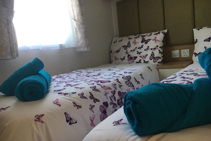 Room 2 of 16