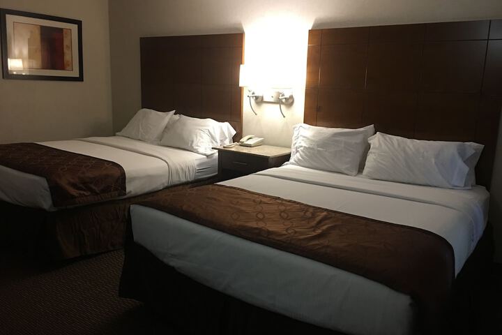 2 Queen Beds (5 of 17)