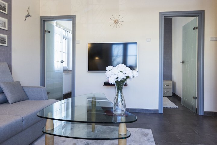 Room 10 of 42