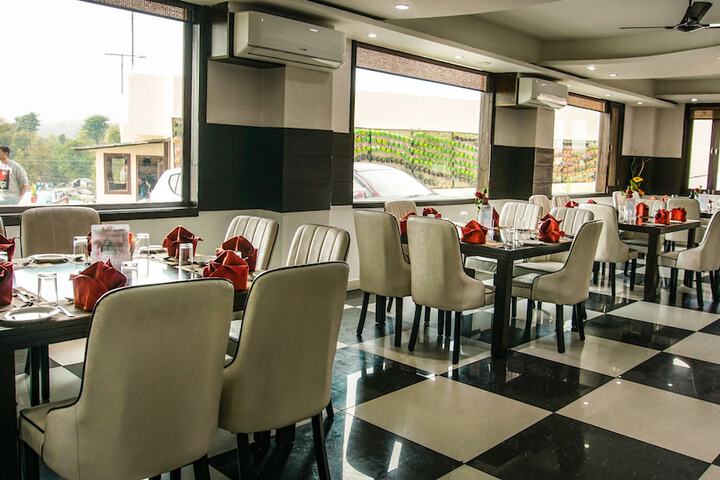 Dining 60 of 92